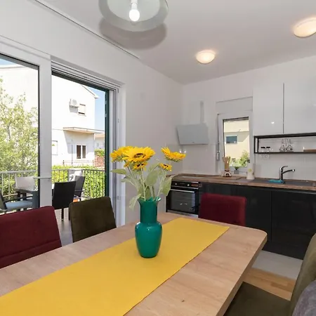 Apartment Lovor & Lavanda Kastela