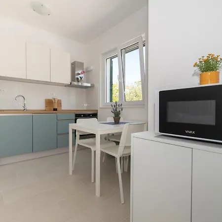 Apartment Lovor & Lavanda Kastela